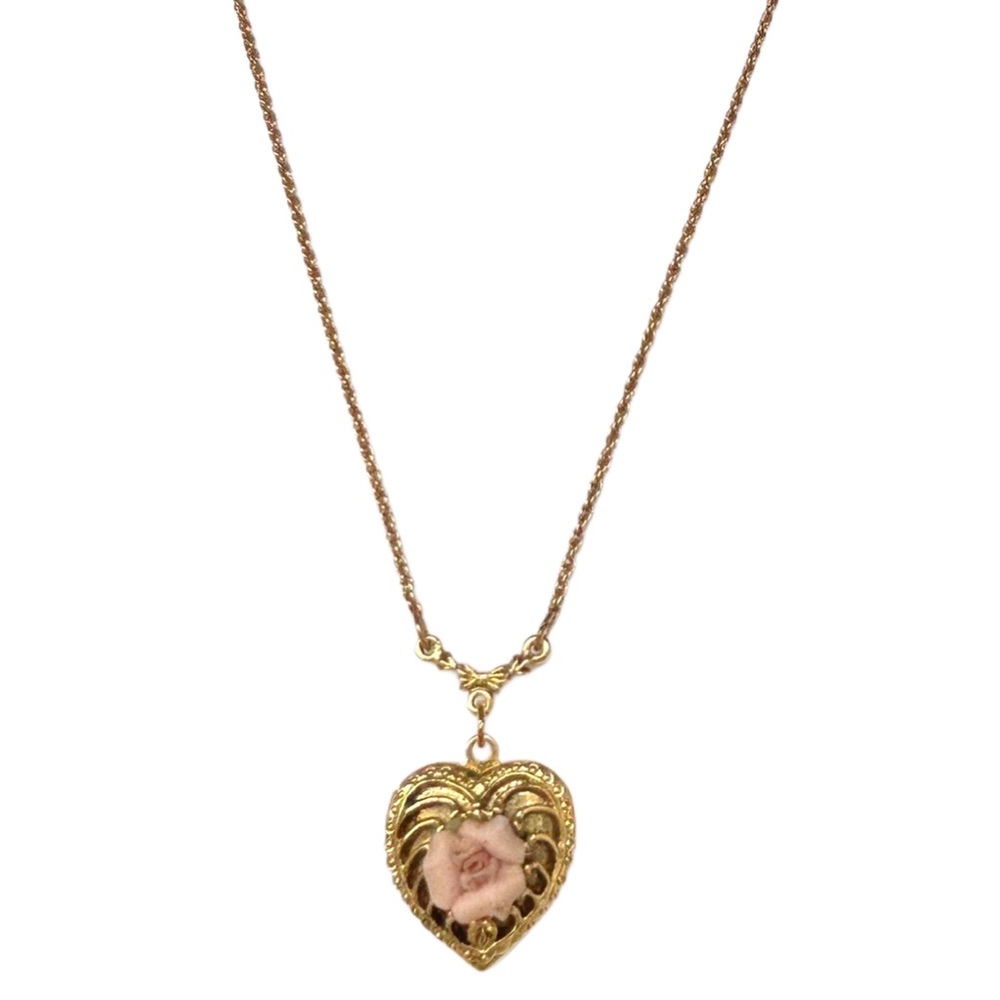 Vintage Signed 1928 Gold Tone Rosette Heart Locket Pendant Necklace Coquette